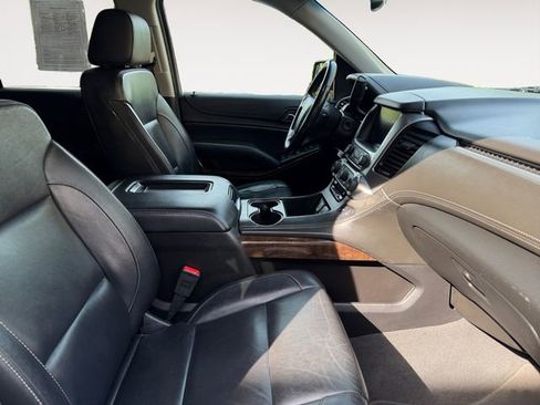Used 2019 Chevrolet Suburban LT AWD/4WD image 15