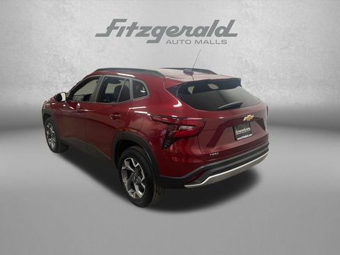 Used 2024 Chevrolet Trax LT FWD image 3
