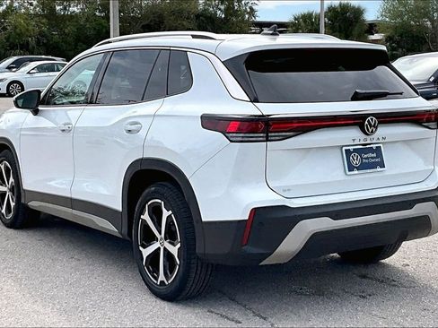 Certified 2025 Volkswagen Tiguan SE image 7