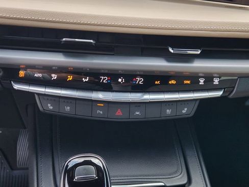 Used 2024 Cadillac XT4 Premium Luxury image 18