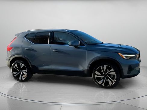 Used 2023 Volvo XC40 B5 Plus w/ Protection Package Premier AWD/4WD image 35