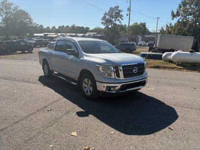 Used 2018 Nissan Titan SV w/ SV Convenience Package