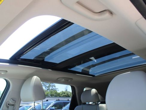 Certified 2024 Kia Sorento EX w/ Panoramic Sunroof Package FWD image 60