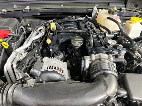 Used 2023 Jeep Gladiator Sport AWD/4WD image 29