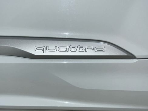 Used 2022 Audi Q7 Premium Plus image 8