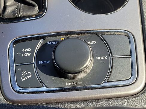 Used 2020 Jeep Grand Cherokee Limited X image 28