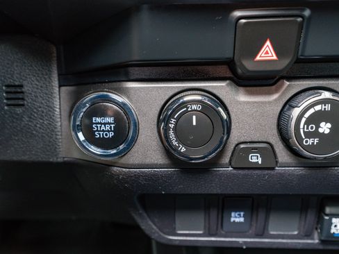 Used 2019 Toyota Tacoma TRD Off-Road image 24