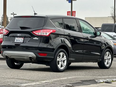 Used 2016 Ford Escape SE image 2