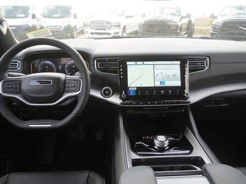 New 2025 Jeep Wagoneer L Series II w/ Premium Group I image 17