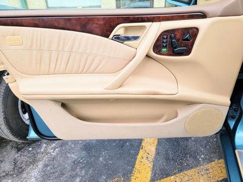 Used 2001 Mercedes-Benz E 320 Sedan image 9