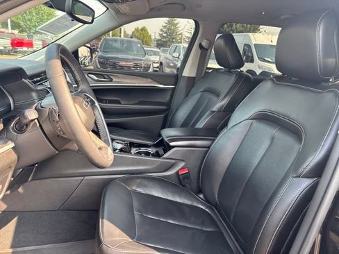 Used 2023 Jeep Grand Cherokee L Limited AWD/4WD image 9