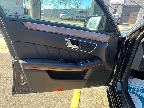 Used 2013 Mercedes-Benz E 550 4MATIC Sedan image 41