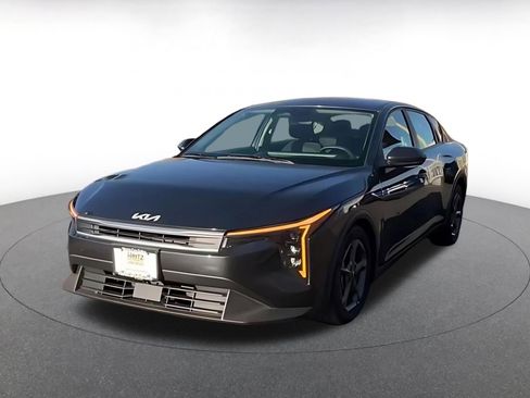 Used 2025 Kia K4 LXS image 3