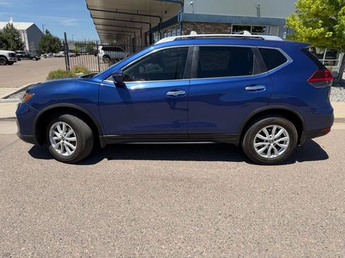 Used 2019 Nissan Rogue SV AWD/4WD image 2