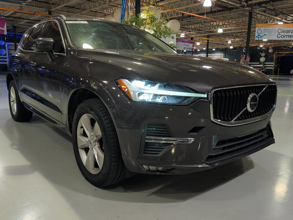 Used 2022 Volvo XC60 B5 Momentum w/ Climate Package FWD image 6