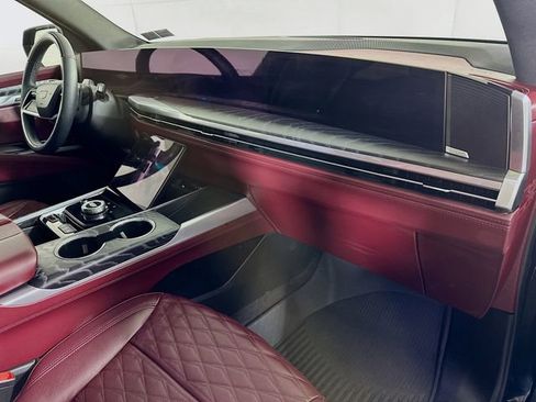 Used 2025 Cadillac Escalade ESV Premium Luxury w/ Touring Package image 33