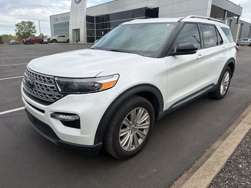Used 2022 Ford Explorer Limited w/ Equipment Group 301A AWD/4WD image 3