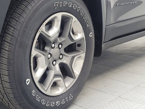 Used 2019 Jeep Cherokee Trailhawk AWD/4WD image 31