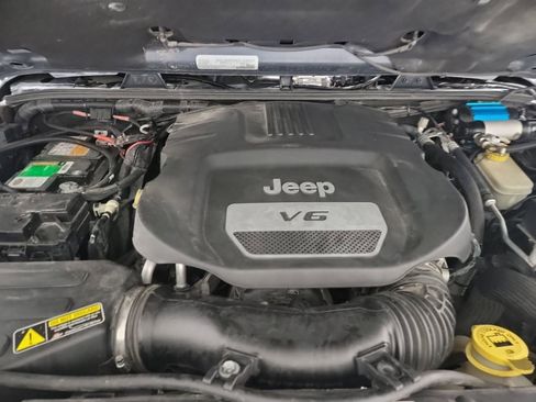 Used 2016 Jeep Wrangler Unlimited Rubicon w/ Connectivity Group image 25