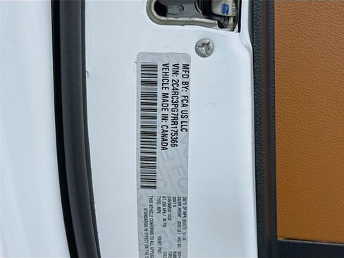 Used 2024 Chrysler Pacifica Pinnacle w/ Trailer Tow Group AWD/4WD image 41