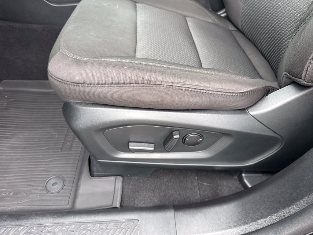 Used 2023 Ford Explorer XLT AWD/4WD image 27