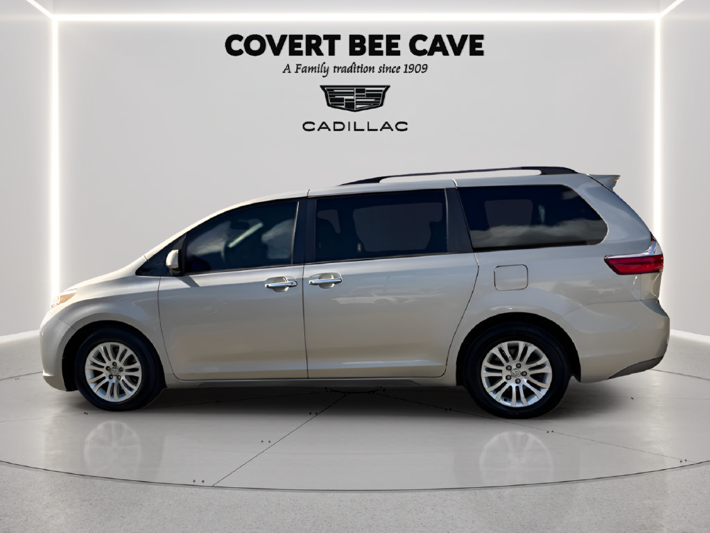 Used 2017 Toyota Sienna XLE w/ XLE Navigation Package FWD image 5