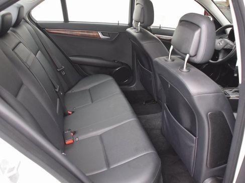 Used 2008 Mercedes-Benz C 300 Sedan image 15