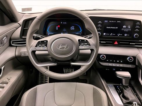 Certified 2025 Hyundai Elantra Sport image 4