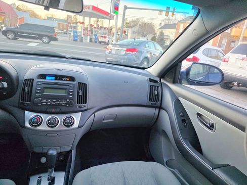 Used 2010 Hyundai Elantra GLS FWD image 17