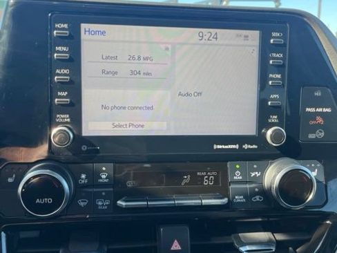 Used 2022 Toyota Highlander XLE AWD/4WD image 37