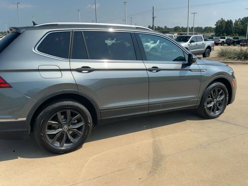 Used 2024 Volkswagen Tiguan SE image 9