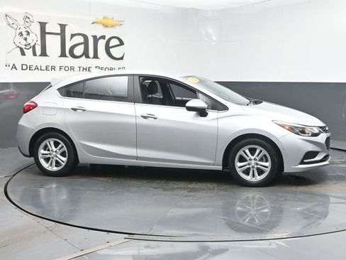 Used 2017 Chevrolet Cruze LT w/ Convenience Package FWD image 1