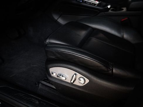 Certified 2024 Porsche Macan AWD/4WD image 14