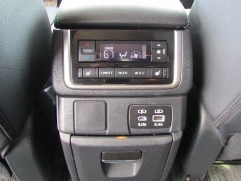 Used 2024 Subaru Ascent Limited w/ Technology Package AWD/4WD image 9