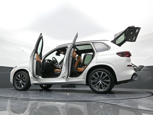 New 2026 BMW X5 xDrive40i w/ M Sport Package image 43