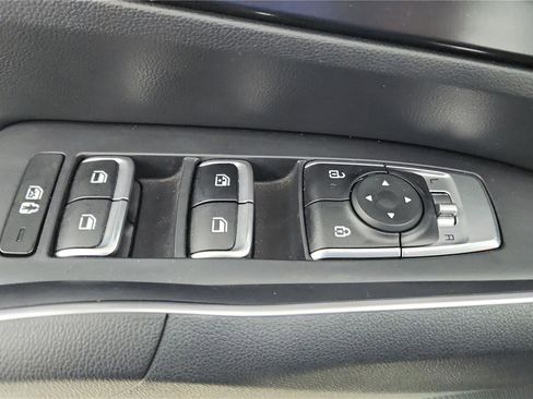 Used 2024 Kia Sorento S image 18