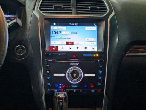 Used 2017 Ford Explorer Limited image 16