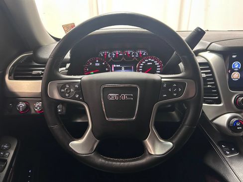 Used 2016 GMC Yukon XL SLT w/ Open Road Package AWD/4WD image 9