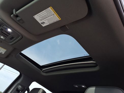 Used 2024 GMC Sierra 2500 Denali w/ Denali Reserve Package image 9