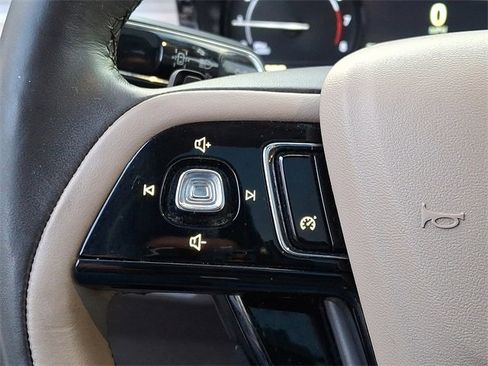 Used 2022 Lincoln Corsair AWD w/ Premium Package image 23