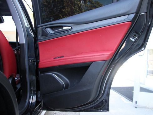 Used 2019 Alfa Romeo Stelvio Ti image 25