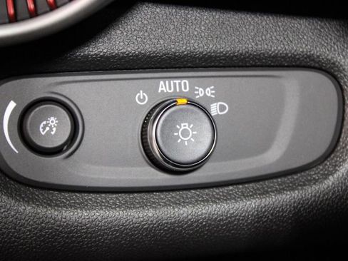 New 2026 Chevrolet Trax RS w/ Sunroof Package image 36