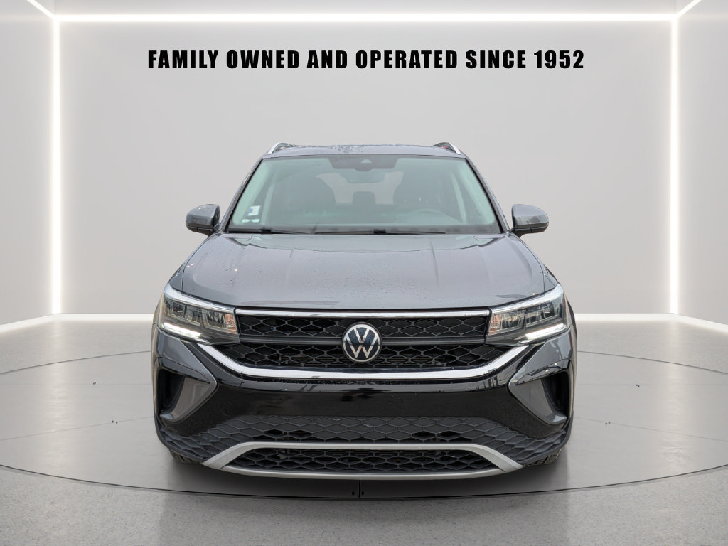 Certified 2023 Volkswagen Taos SE w/ Panoramic Sunroof Package FWD image 6