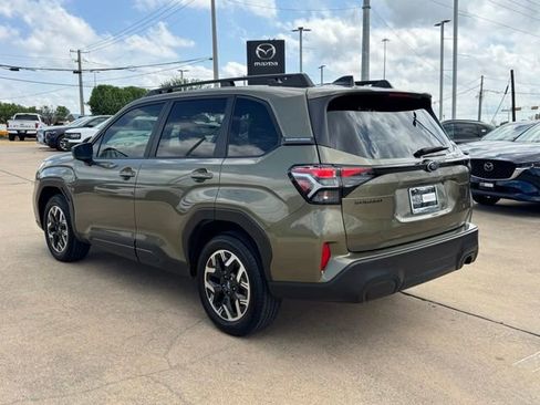 Used 2025 Subaru Forester Premium w/ Convenience Package #1 image 4