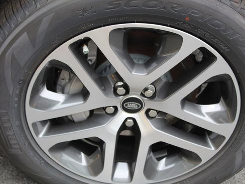 Used 2025 Land Rover Defender 110 S image 8