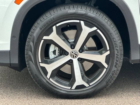 Used 2026 Volkswagen Tiguan SE AWD/4WD image 24