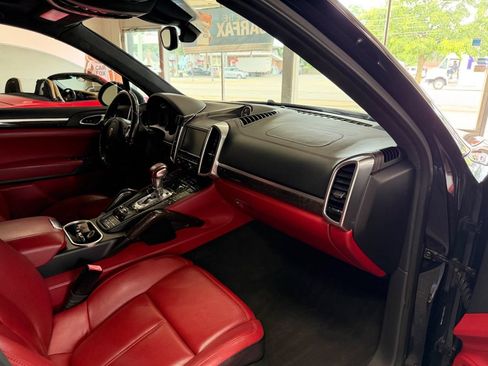 Used 2014 Porsche Cayenne GTS AWD/4WD image 33