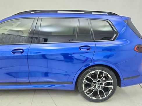 Used 2025 BMW X7 M60i image 11