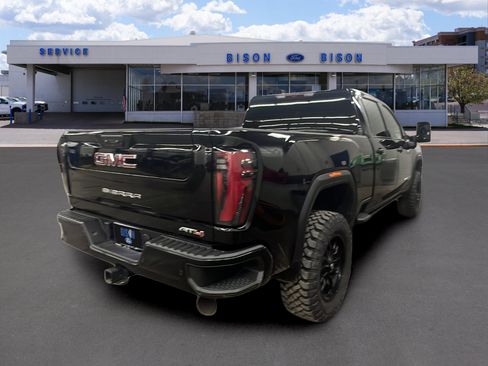 Used 2024 GMC Sierra 2500 AT4 image 3