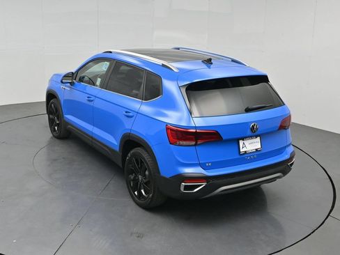 Used 2023 Volkswagen Taos SE w/ Panoramic Sunroof Package FWD image 49